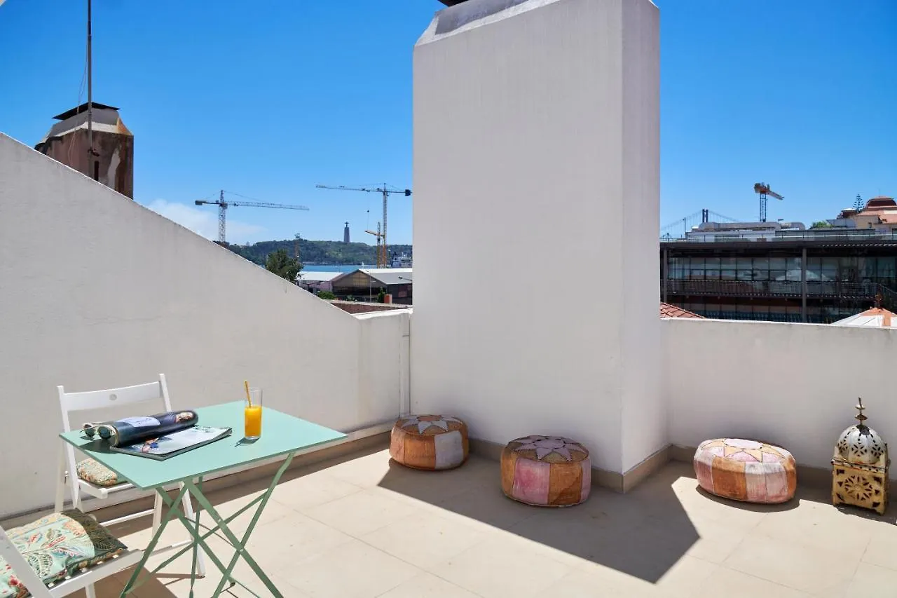 Sunny Apartment With Terrace.River View! Лиссабон 0*,