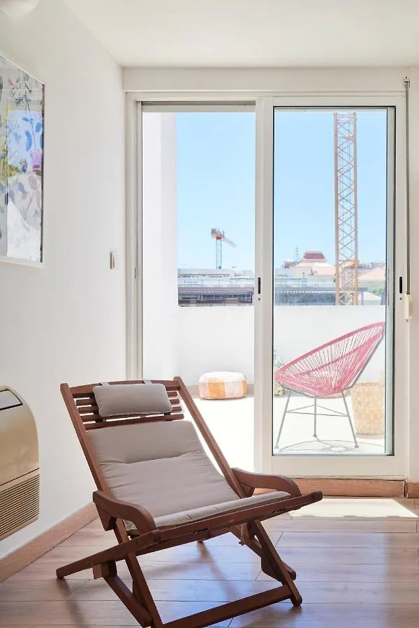 Sunny Apartment With Terrace.River View! Лиссабон
