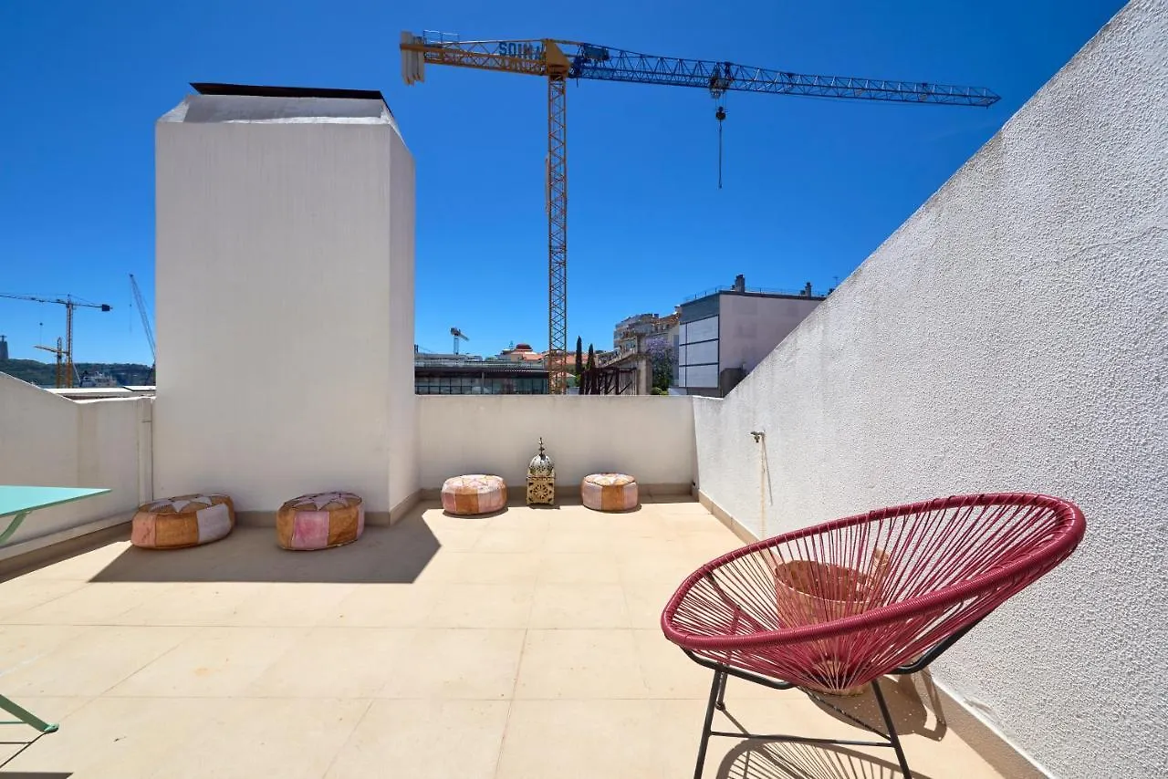 Sunny Apartment With Terrace.River View! Лиссабон