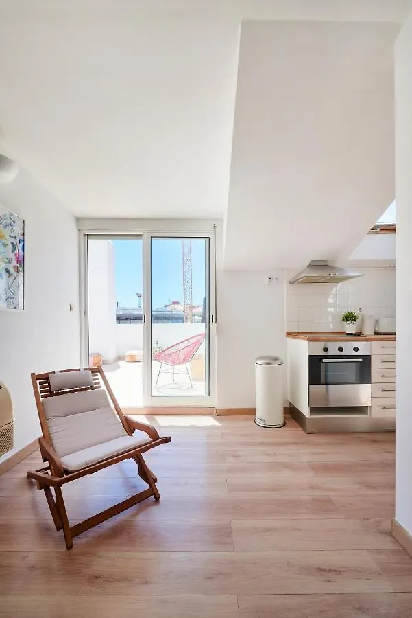 Sunny Apartment With Terrace.River View! Лиссабон