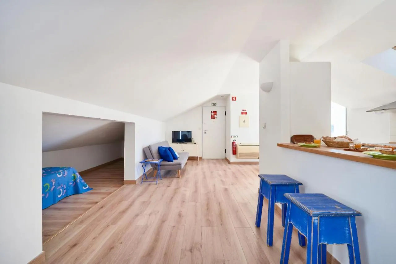 Sunny Apartment With Terrace.River View! Лиссабон