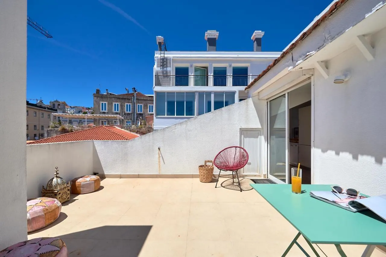 Sunny Apartment With Terrace.River View! Лиссабон