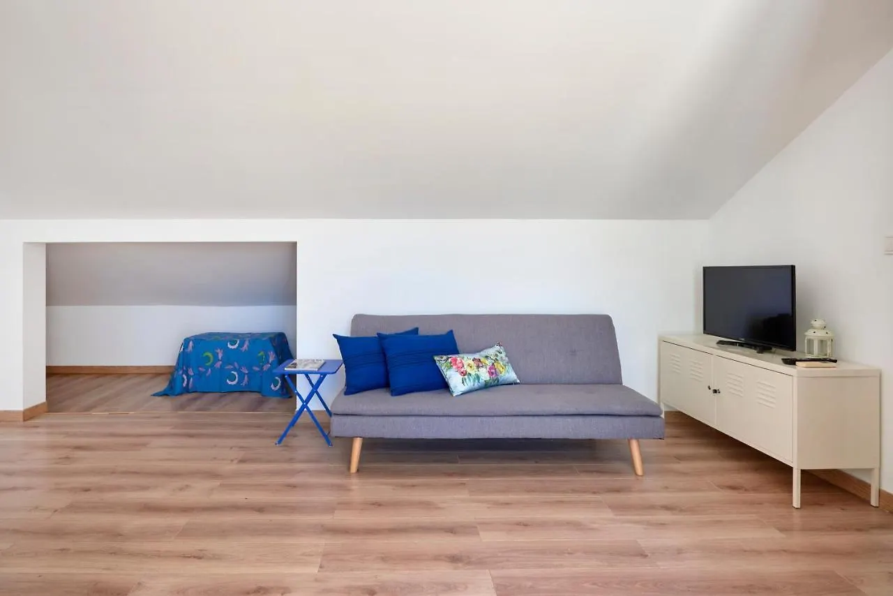 Sunny Apartment With Terrace.River View! Лиссабон 0*,