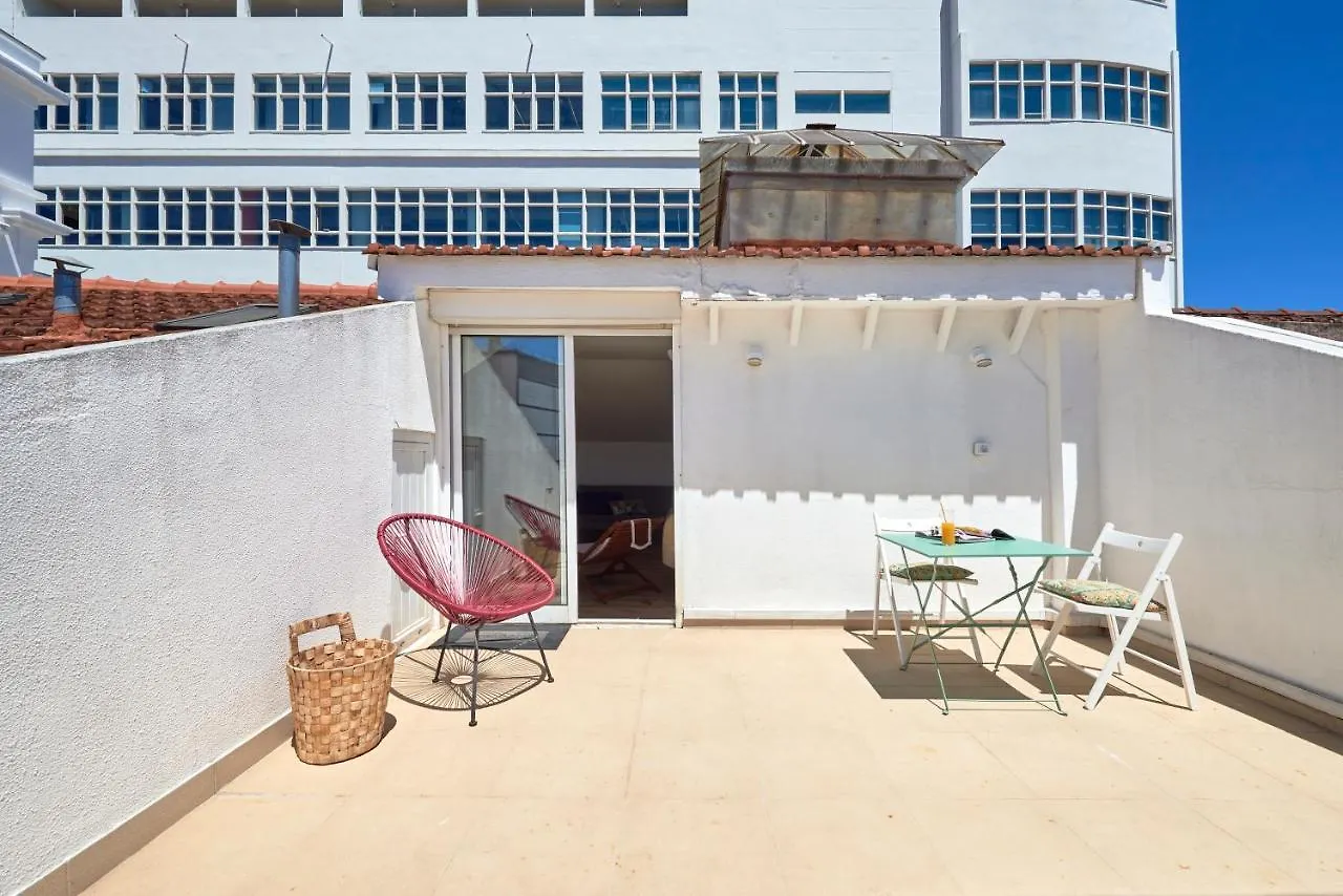 Sunny Apartment With Terrace.River View! Lisboa Portugal