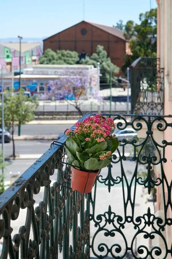 Sunny Apartment With Terrace.River View! Lisboa